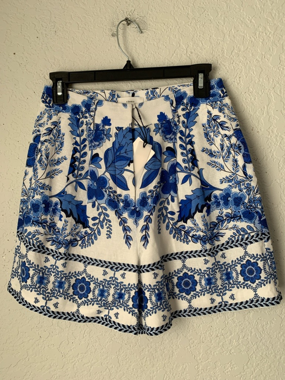 NWT A Loves A Blue Floral Print Women’s Shorts Linen Blend Pockets Size 2